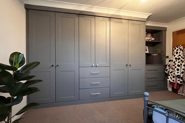 Shaker wardrobe with drawers in grey